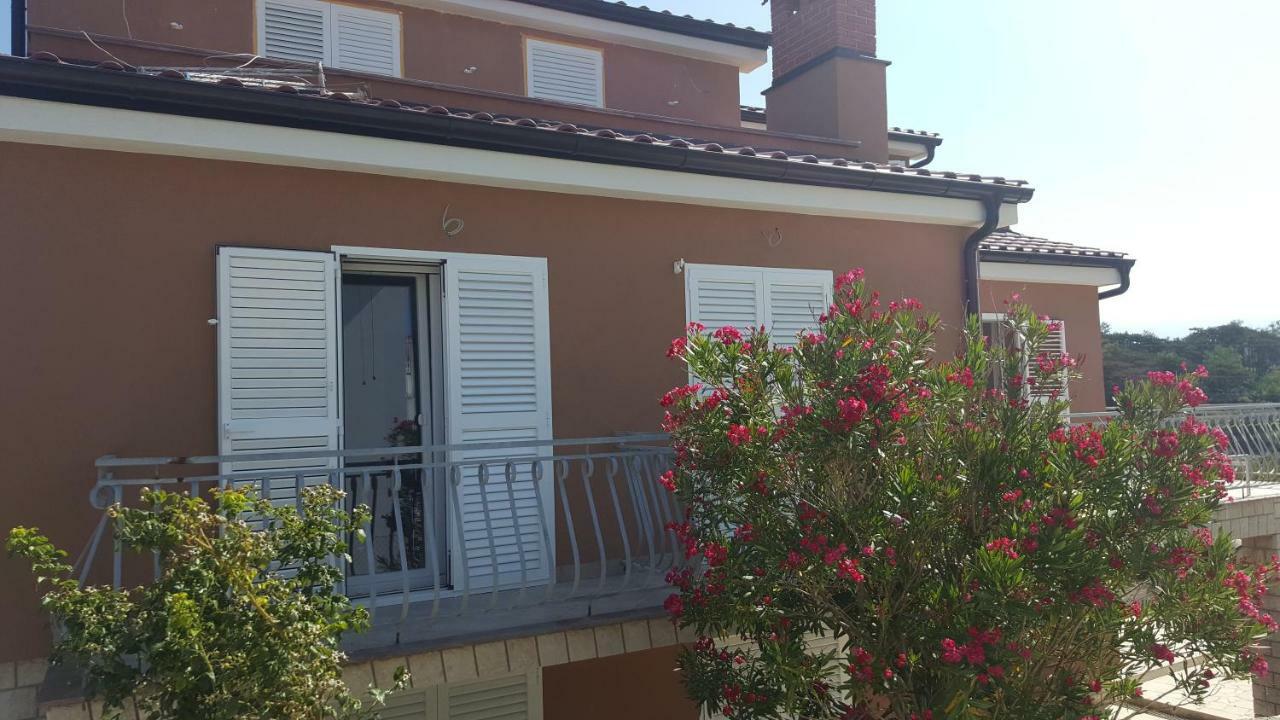 Apartments Mestrovic Lopar Luaran gambar