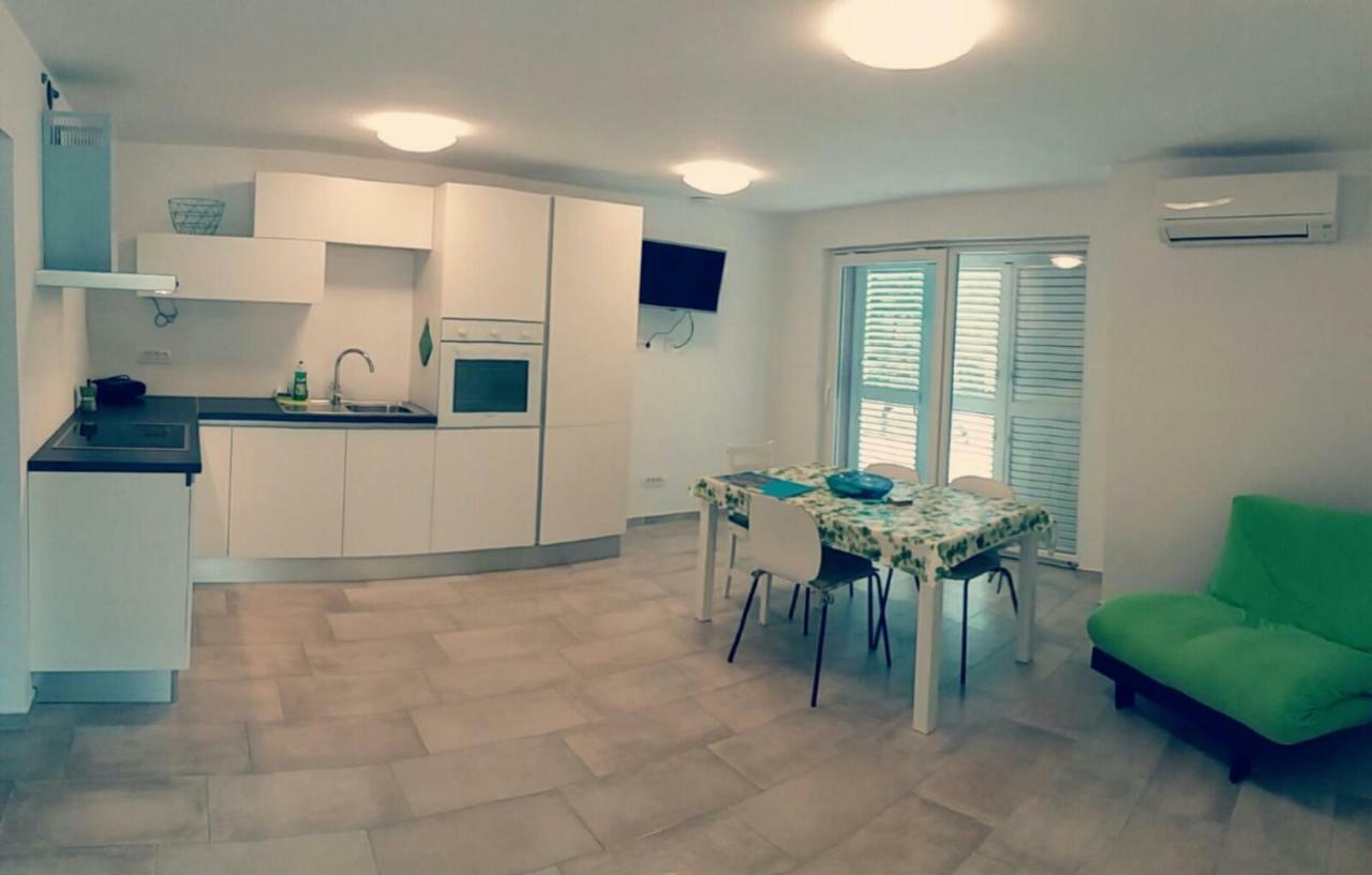 Apartments Mestrovic Lopar Luaran gambar