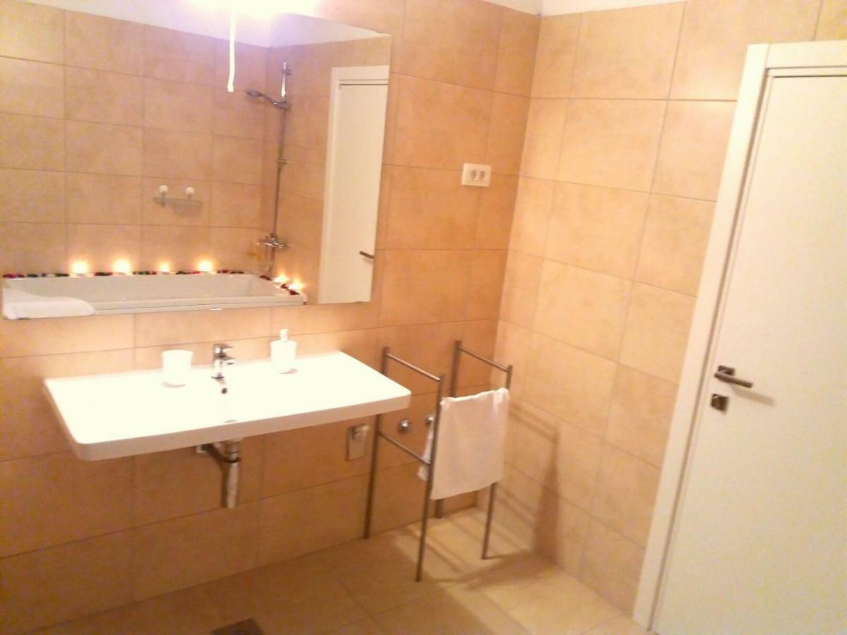 Apartments Mestrovic Lopar Luaran gambar