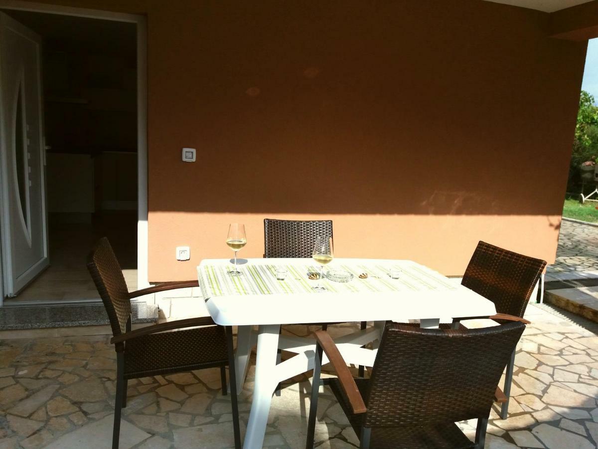 Apartments Mestrovic Lopar Luaran gambar