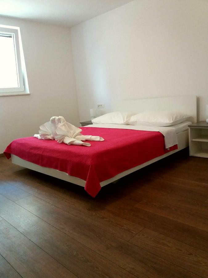Apartments Mestrovic Lopar Luaran gambar