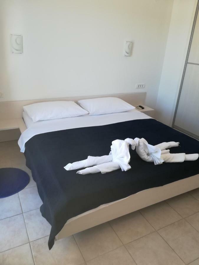 Apartments Mestrovic Lopar Luaran gambar